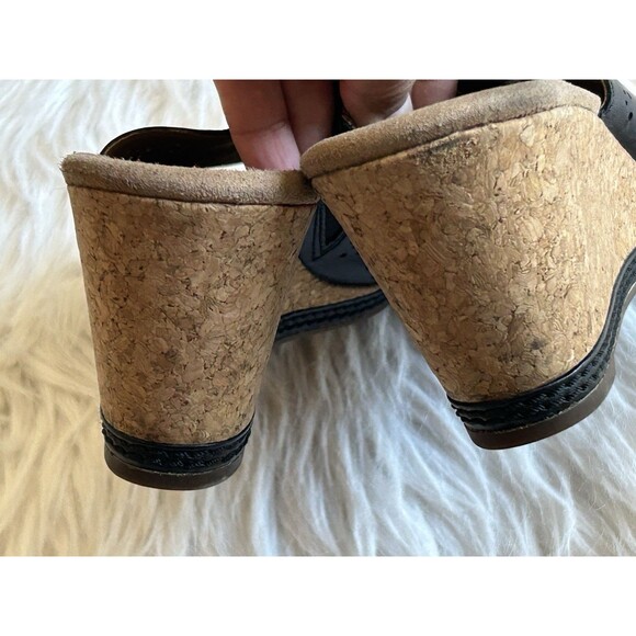 Clarks Collection Women's Size 7 Black Leather Perforated Sandals - Picture 8 of 9